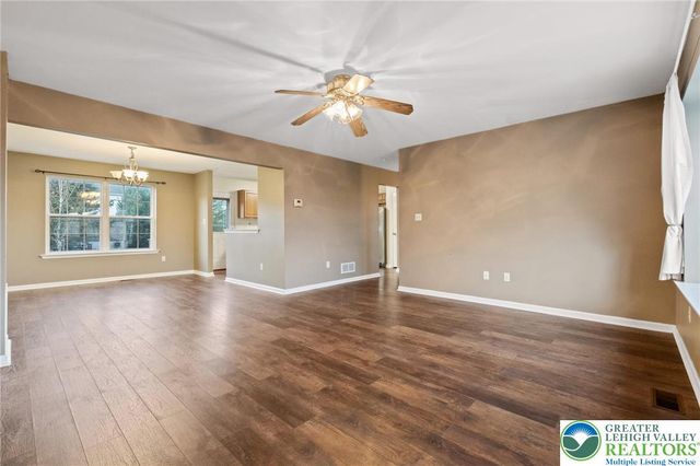 715 White Circle, Allen Twp, PA 18067