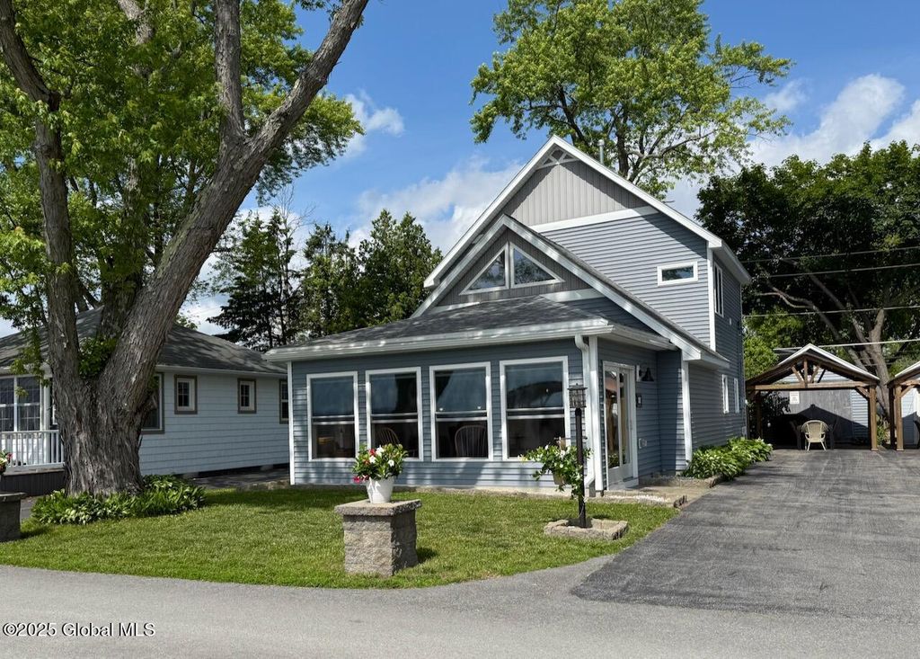 8 Riley Cove Road, Malta, NY 12020
