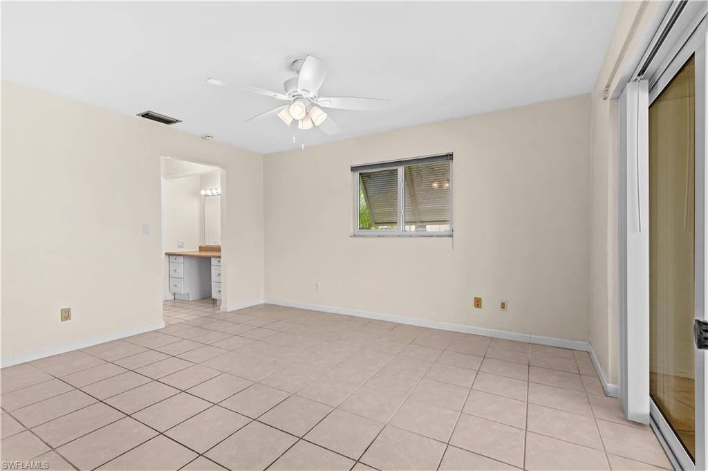 Image 10 of property listing at 403 SE 33rd TER, Cape Coral, FL 33904