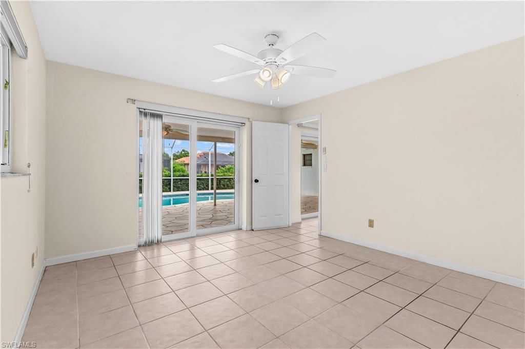 Image 11 of property listing at 403 SE 33rd TER, Cape Coral, FL 33904