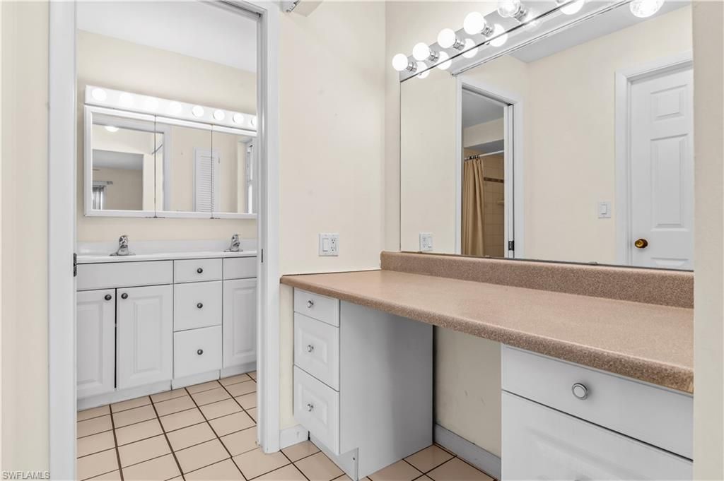 Image 13 of property listing at 403 SE 33rd TER, Cape Coral, FL 33904