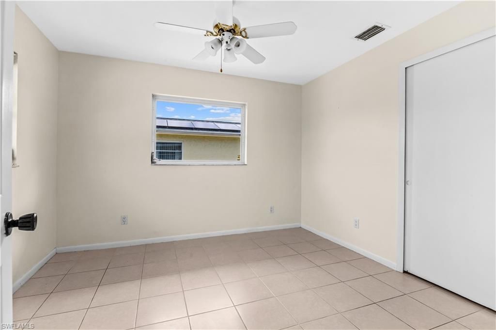 Image 14 of property listing at 403 SE 33rd TER, Cape Coral, FL 33904