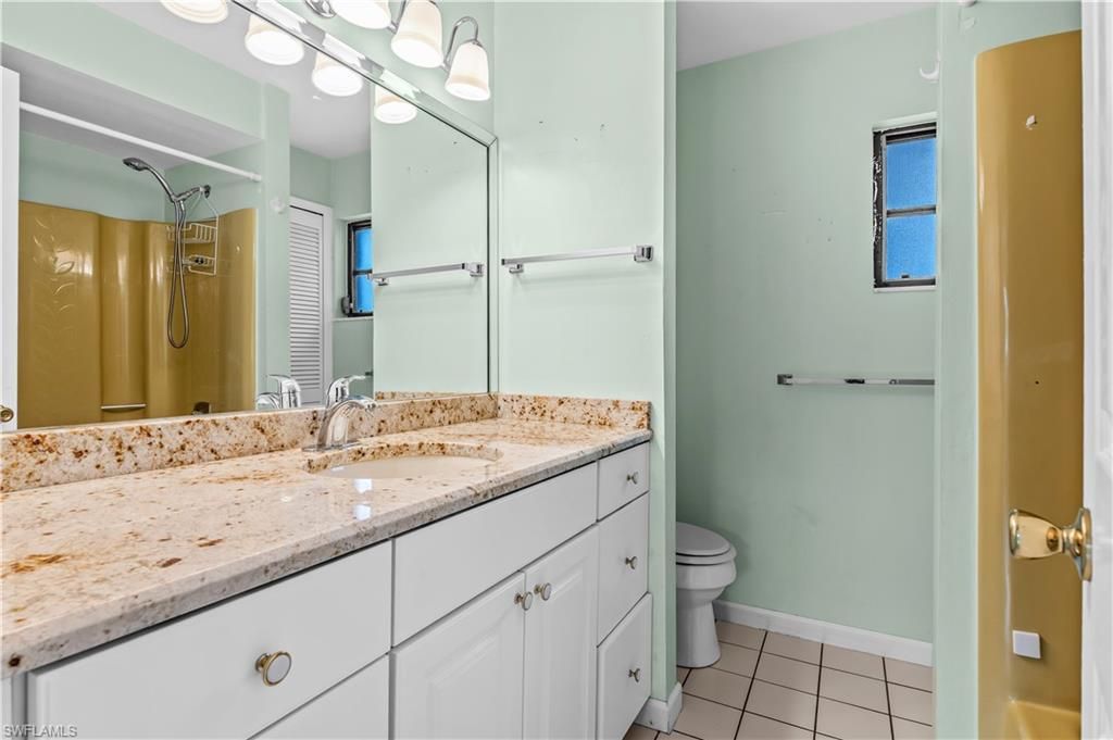 Image 18 of property listing at 403 SE 33rd TER, Cape Coral, FL 33904