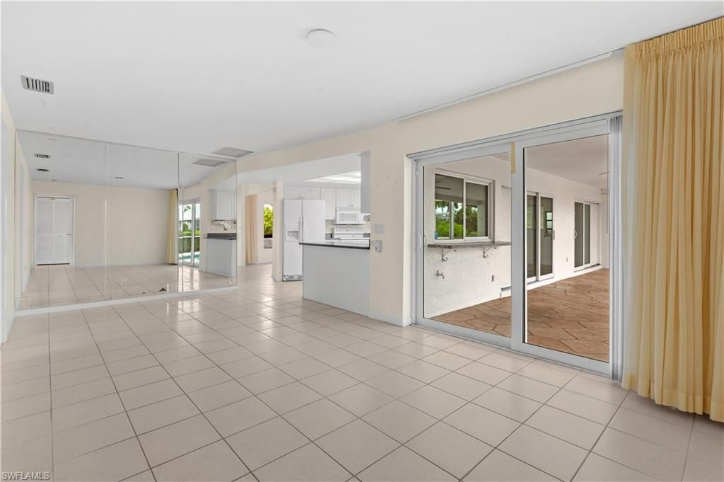 Image 19 of property listing at 403 SE 33rd TER, Cape Coral, FL 33904