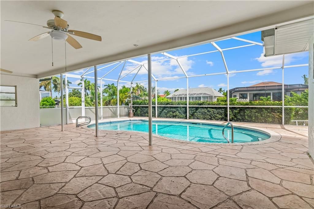 Image 20 of property listing at 403 SE 33rd TER, Cape Coral, FL 33904