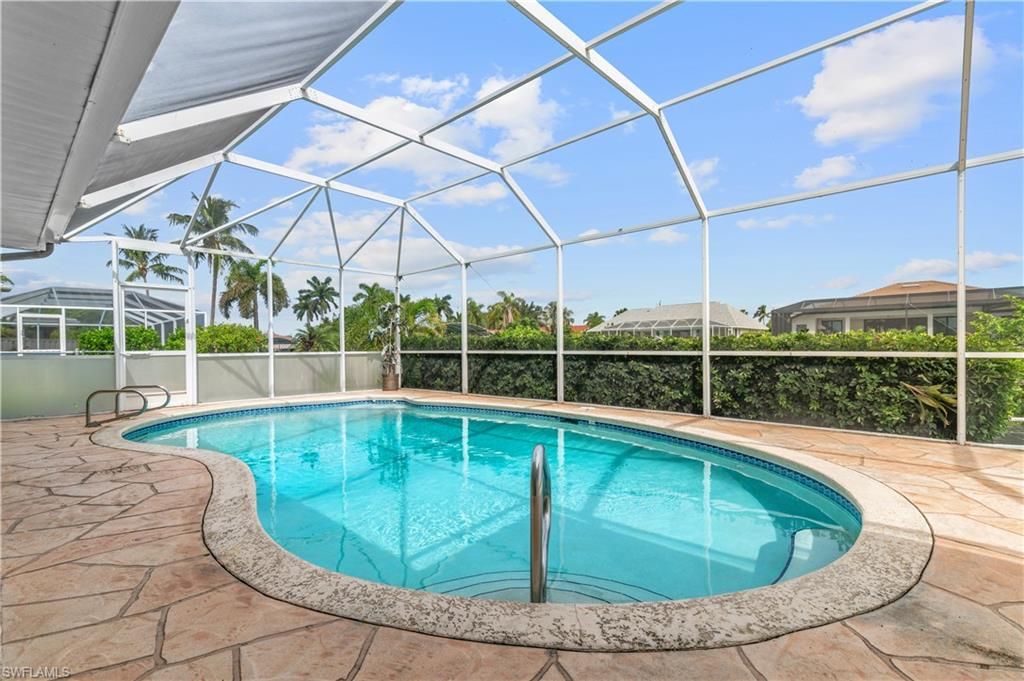 Image 23 of property listing at 403 SE 33rd TER, Cape Coral, FL 33904