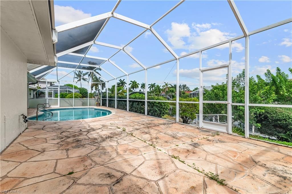 Image 25 of property listing at 403 SE 33rd TER, Cape Coral, FL 33904