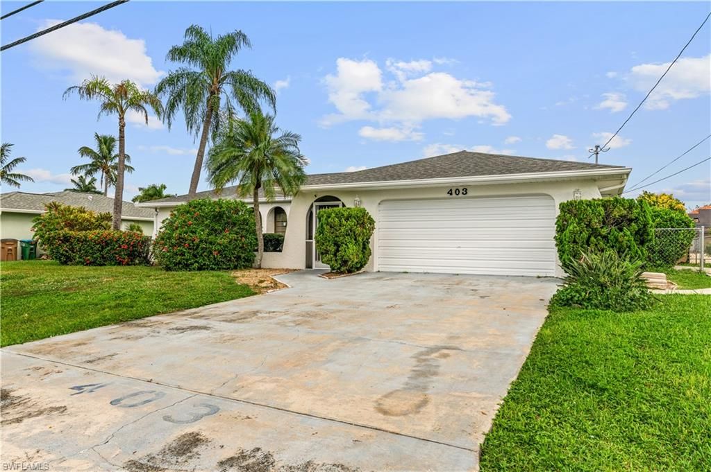 Image 26 of property listing at 403 SE 33rd TER, Cape Coral, FL 33904
