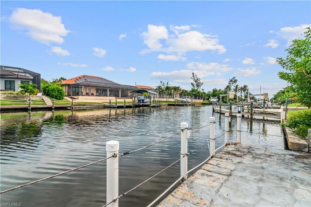 Image 27 of property listing at 403 SE 33rd TER, Cape Coral, FL 33904