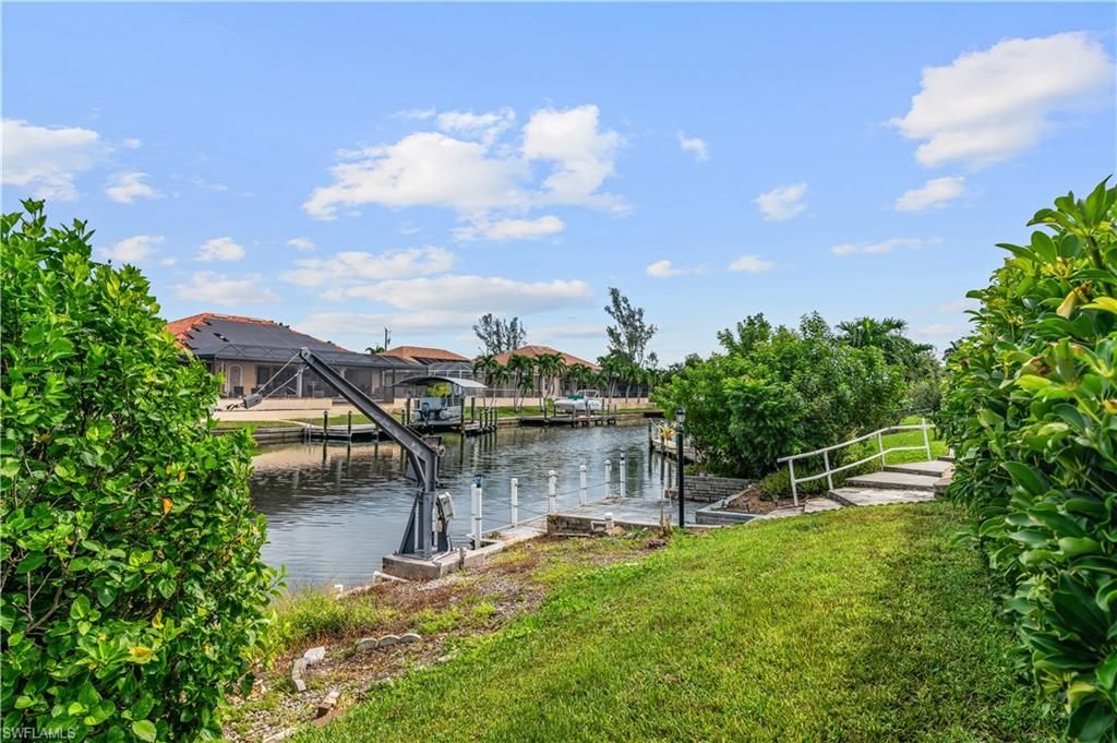 Image 28 of property listing at 403 SE 33rd TER, Cape Coral, FL 33904