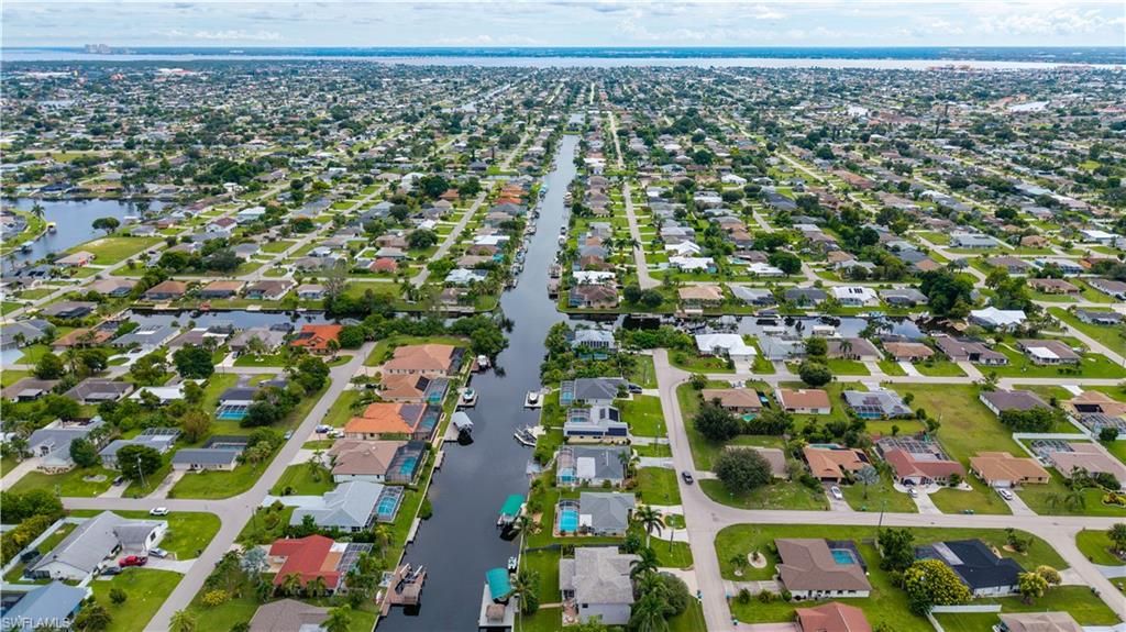 Image 31 of property listing at 403 SE 33rd TER, Cape Coral, FL 33904