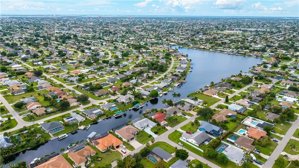 Image 34 of property listing at 403 SE 33rd TER, Cape Coral, FL 33904