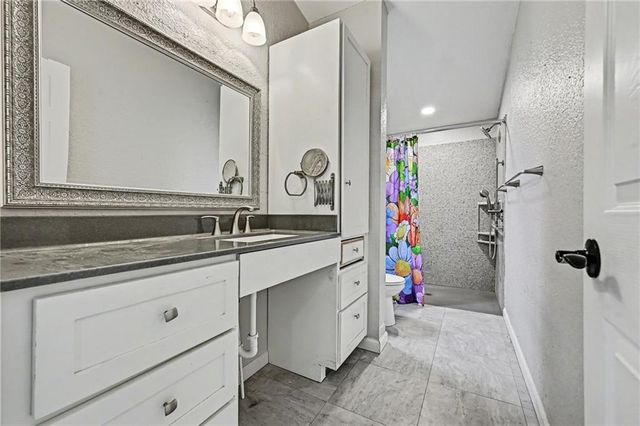 405 Wherritt Lane, Liberty, MO 64608