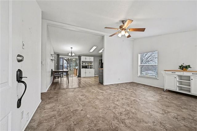 405 Wherritt Lane, Liberty, MO 64608