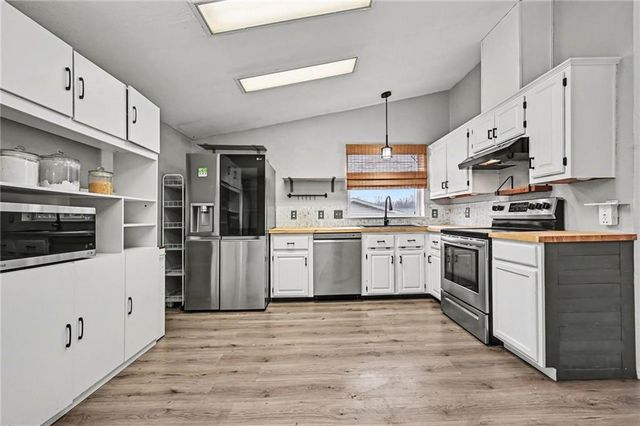 405 Wherritt Lane, Liberty, MO 64608