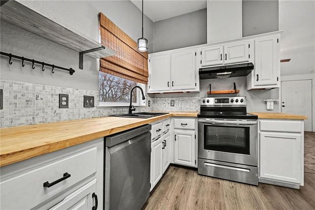 405 Wherritt Lane, Liberty, MO 64608