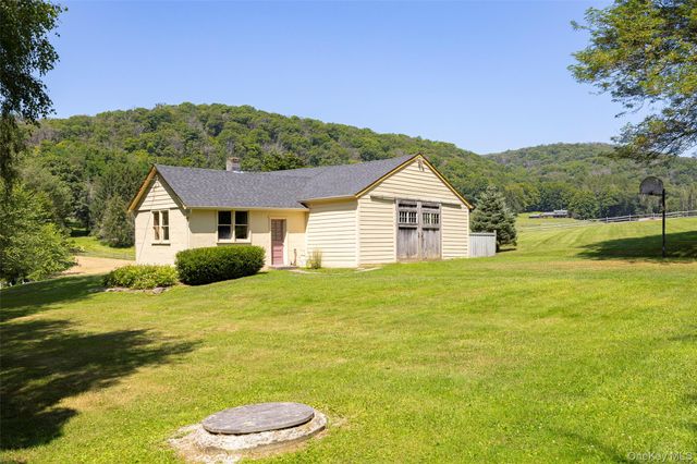 2101 Bruzgul Road, Lagrangeville, NY 12540