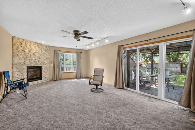2524 E Leach Avenue, Des Moines, IA 50320