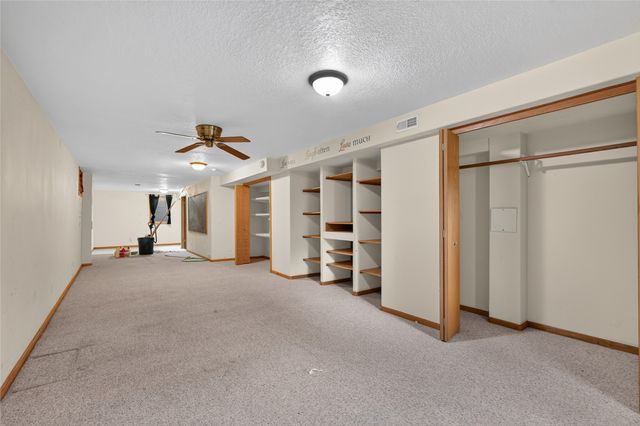 2524 E Leach Avenue, Des Moines, IA 50320