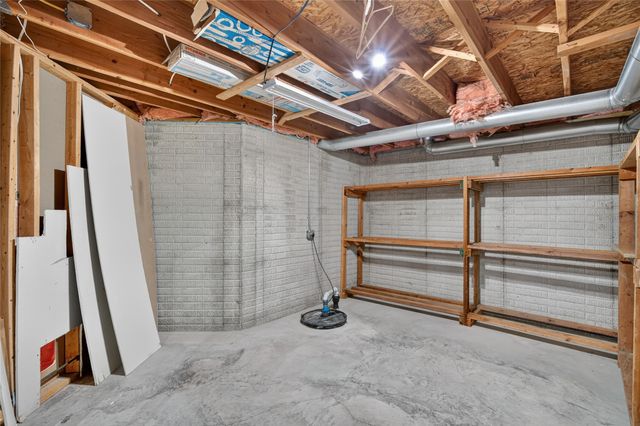 2524 E Leach Avenue, Des Moines, IA 50320