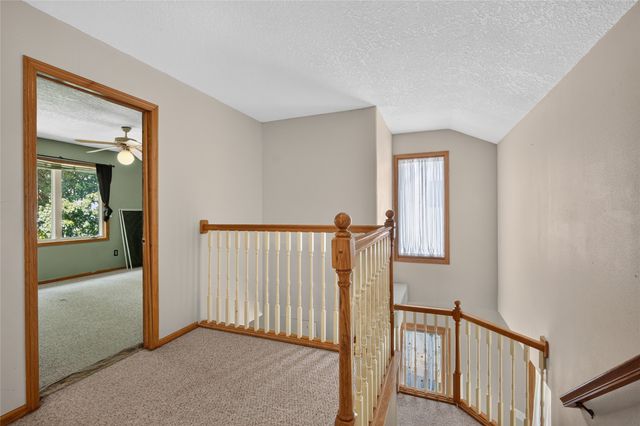 2524 E Leach Avenue, Des Moines, IA 50320