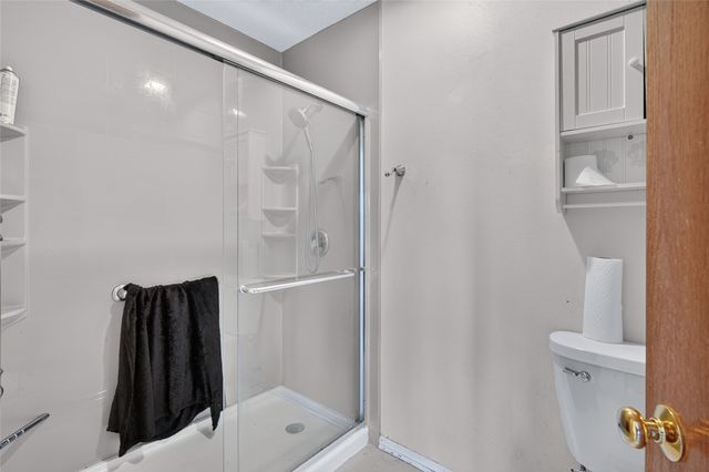2524 E Leach Avenue, Des Moines, IA 50320