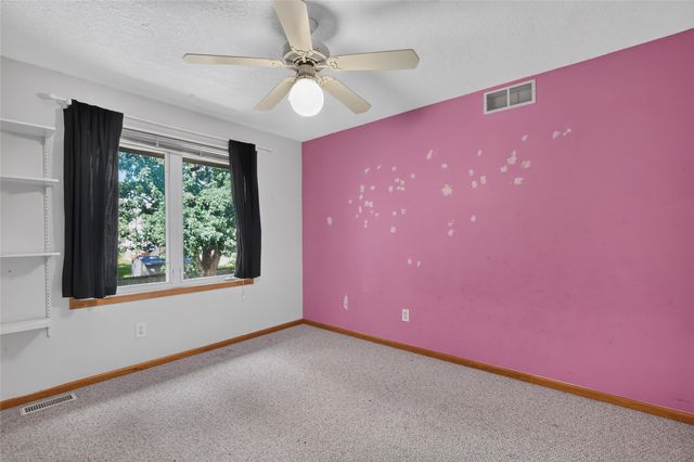 2524 E Leach Avenue, Des Moines, IA 50320