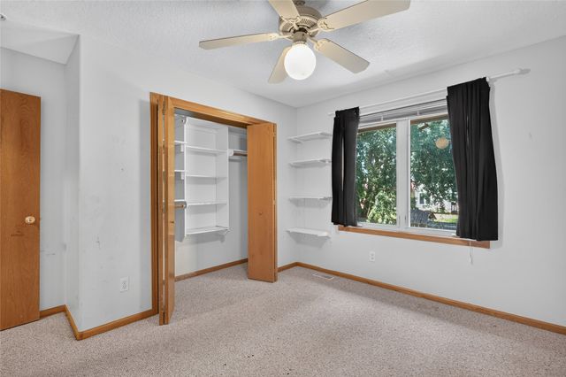 2524 E Leach Avenue, Des Moines, IA 50320