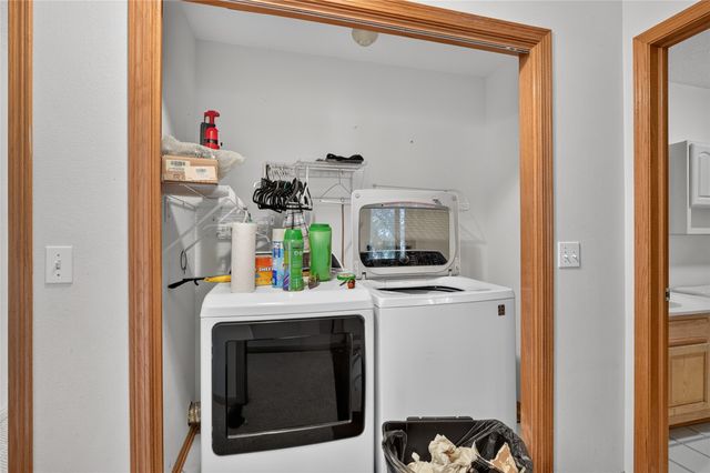 2524 E Leach Avenue, Des Moines, IA 50320