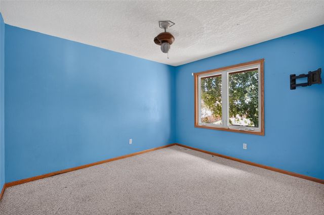 2524 E Leach Avenue, Des Moines, IA 50320