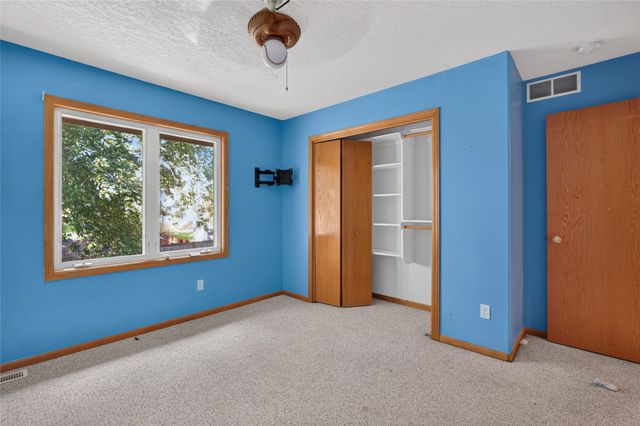 2524 E Leach Avenue, Des Moines, IA 50320