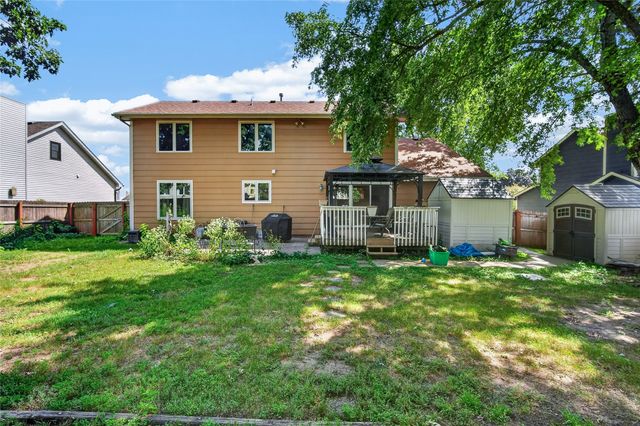 2524 E Leach Avenue, Des Moines, IA 50320