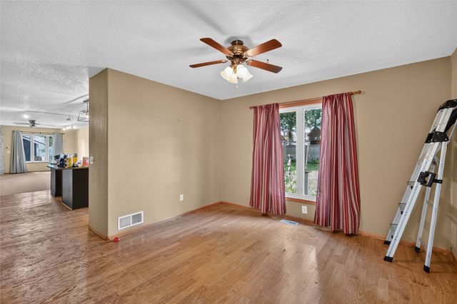 2524 E Leach Avenue, Des Moines, IA 50320