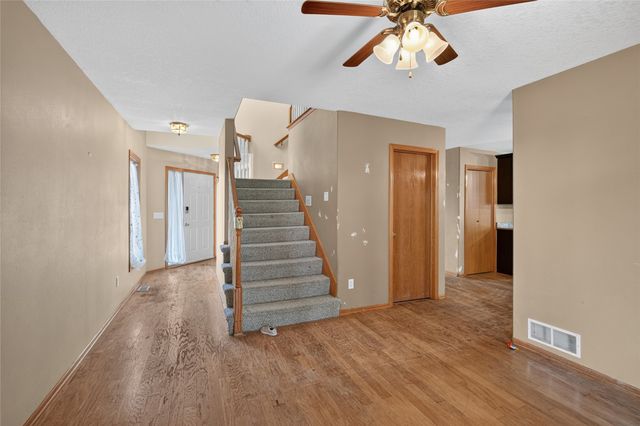 2524 E Leach Avenue, Des Moines, IA 50320