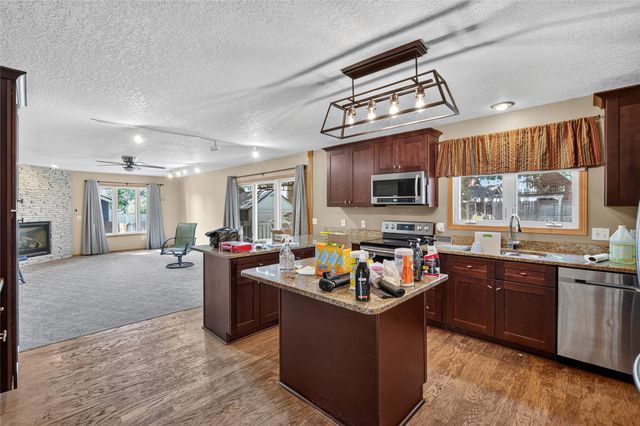 2524 E Leach Avenue, Des Moines, IA 50320