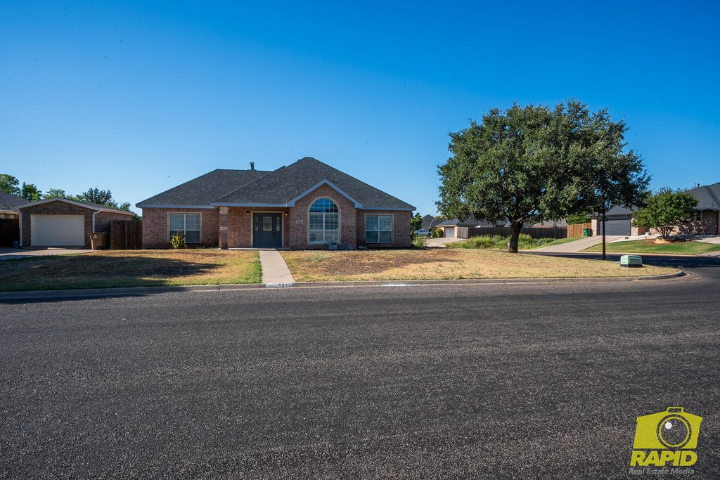 Image 3 of property listing at 5941 Stratford Avenue, San Angelo, TX 76901