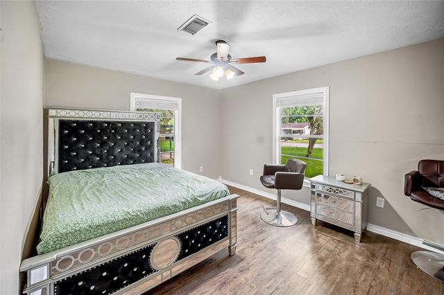705 Akers Street, Angleton, TX 77515