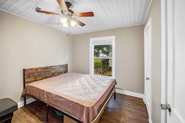 705 Akers Street, Angleton, TX 77515