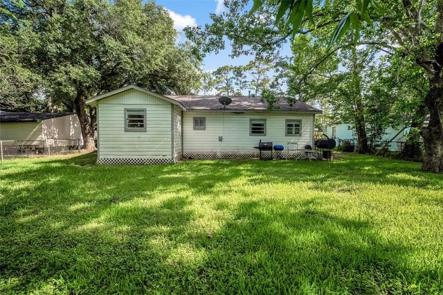 705 Akers Street, Angleton, TX 77515