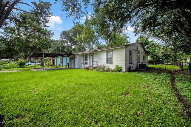 705 Akers Street, Angleton, TX 77515