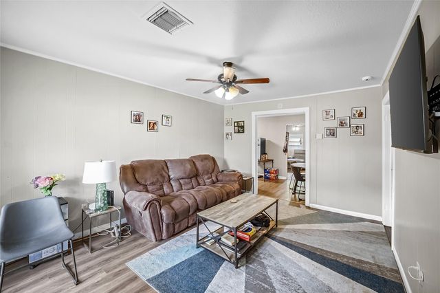 705 Akers Street, Angleton, TX 77515