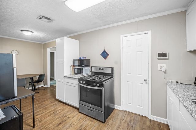 705 Akers Street, Angleton, TX 77515