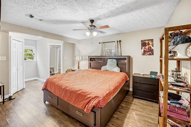 705 Akers Street, Angleton, TX 77515