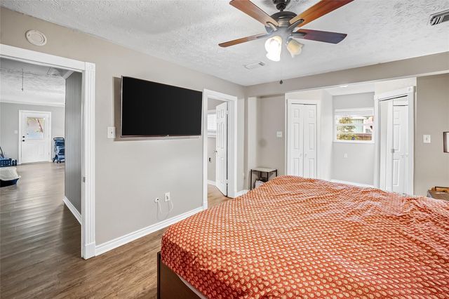 705 Akers Street, Angleton, TX 77515