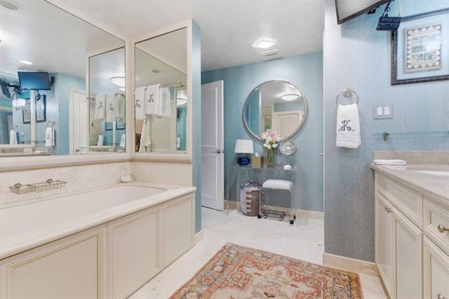 100 Royal Palm Way F4, Palm Beach, FL 33480