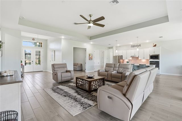 17040 Serengeti CIR, Alva, FL 33920