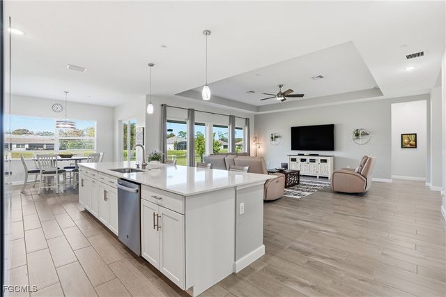 17040 Serengeti CIR, Alva, FL 33920