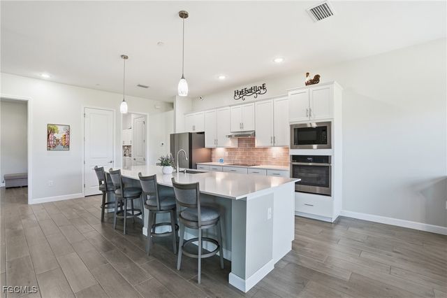 17040 Serengeti CIR, Alva, FL 33920