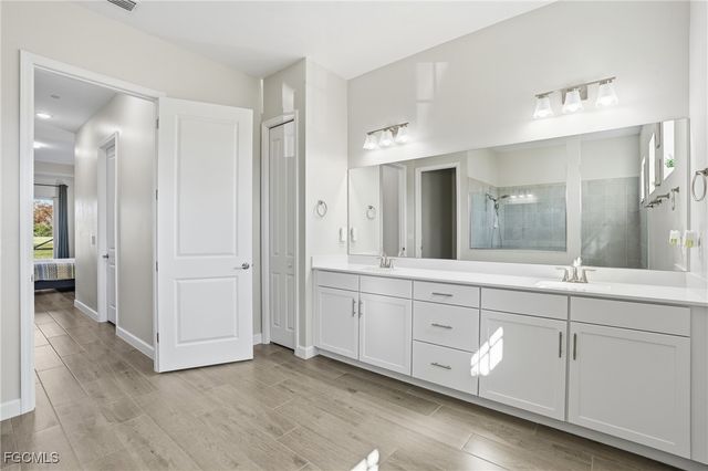 17040 Serengeti CIR, Alva, FL 33920