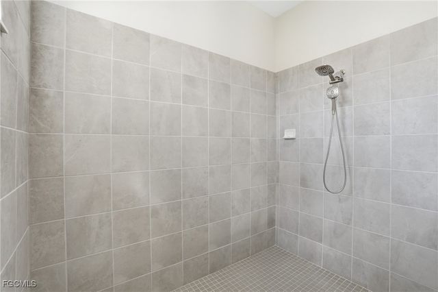 17040 Serengeti CIR, Alva, FL 33920